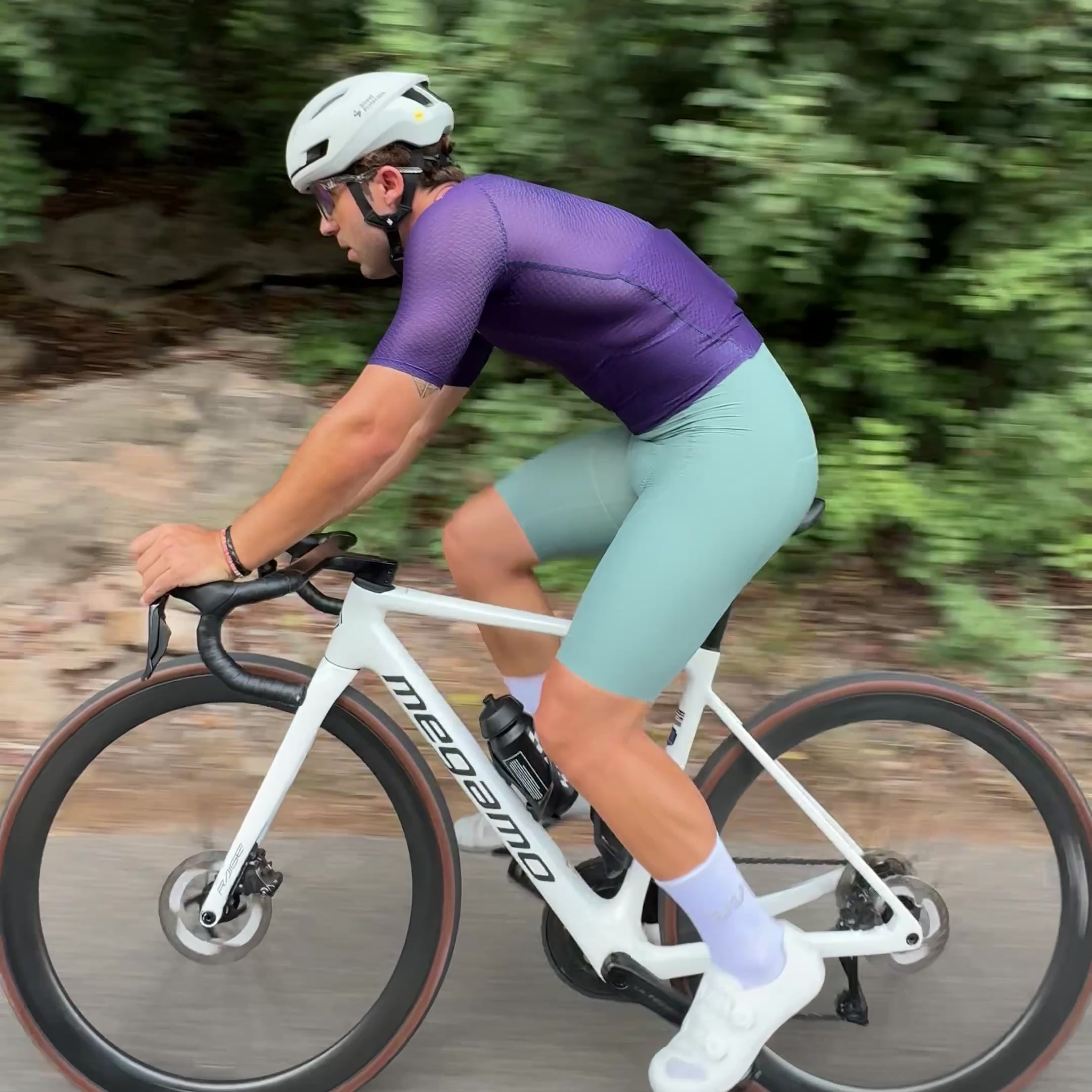 Load video: UNISEX MINT BERRY
